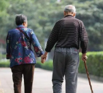独生子女真的苦，医院陪床一个月了！自己尿路感染，挂水都没有时间