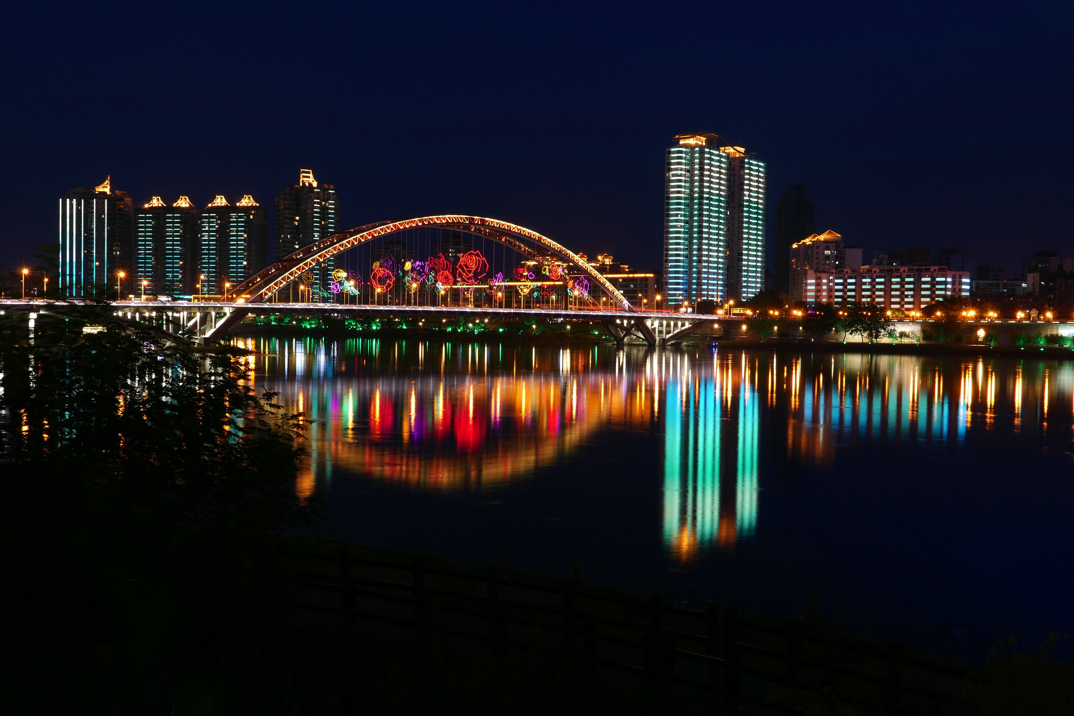昨天有朋友问我说,你拍的照片那么好看,会不会拍夜景